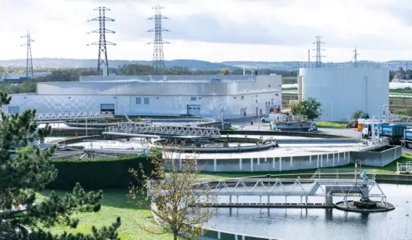 Vue sur les bassins de la station d'épuration des Mureaux