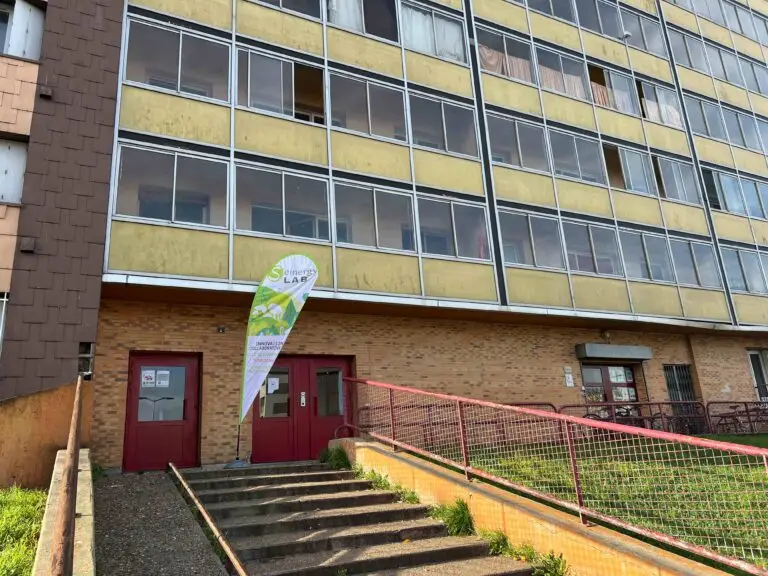 L'entrée de l'immeuble de la Tour Vega
